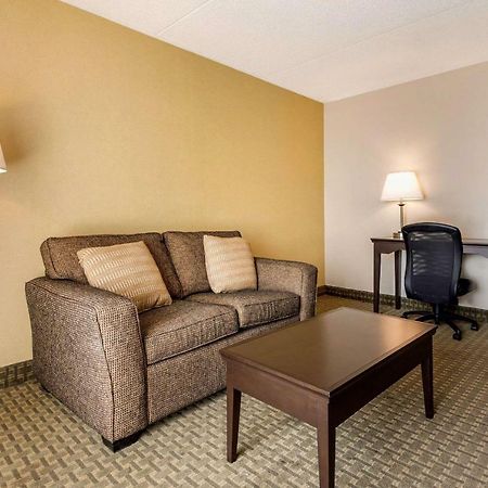 Quality Inn & Suites Brampton Kültér fotó